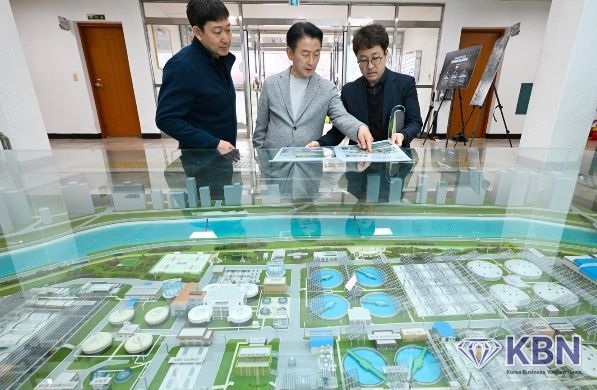 의정부시는 4월 9일 장암 공공하수처리시설 부지를 찾아 ‘공공하수처리시설 현대화사업’의 추진 방향과 상부 공간 활용 구상을 점검했다.